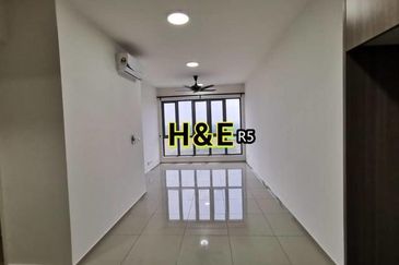 Gravit8 condominium Klang