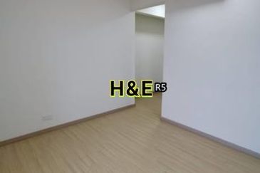 Gravit8 condominium Klang