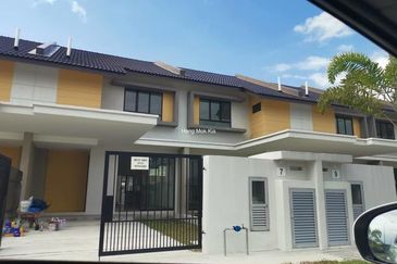 New House At Mahkota Banting Near WCE hightway