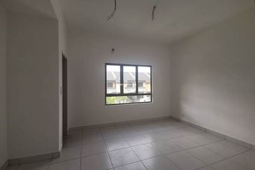 New House At Mahkota Banting Near WCE hightway