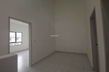 New House At Mahkota Banting Near WCE hightway