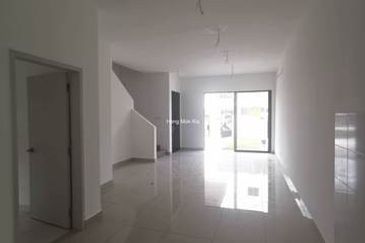 New House At Mahkota Banting Near WCE hightway