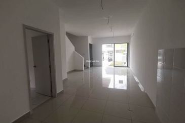 New House At Mahkota Banting Near WCE hightway