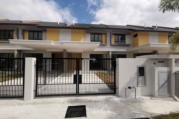 New House At Mahkota Banting Near WCE hightway