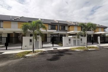 New House At Mahkota Banting Near WCE hightway