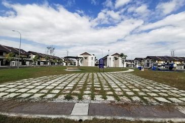 New House At Mahkota Banting Near WCE hightway