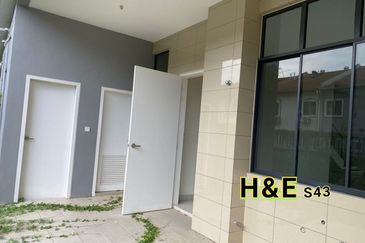 S43. Bukit Rimau Semi D corner New Unit Kota Kemuning
