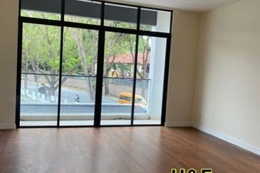 S43. Bukit Rimau Semi D corner New Unit Kota Kemuning