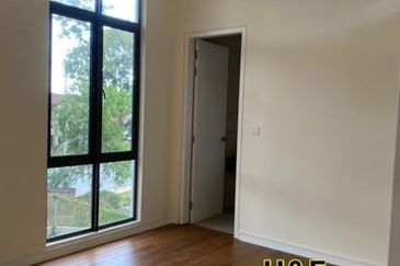 S43. Bukit Rimau Semi D corner New Unit Kota Kemuning