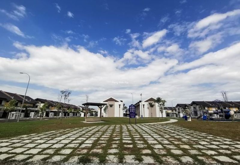 New House At Mahkota Banting Near WCE hightway