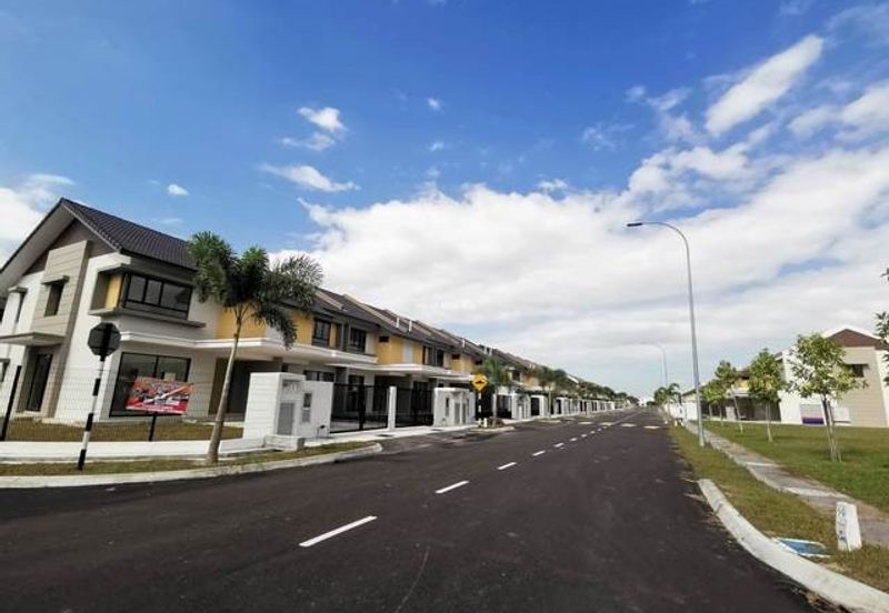 New House At Mahkota Banting Near WCE hightway