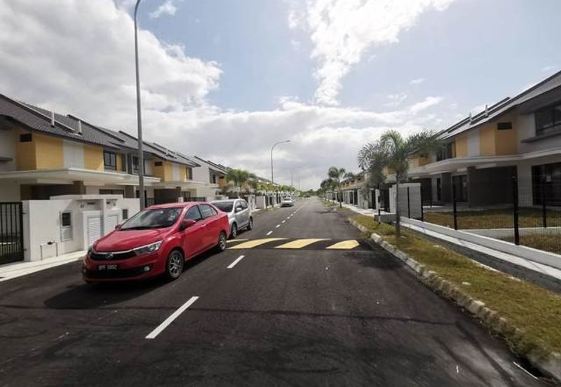 New House At Mahkota Banting Near WCE hightway