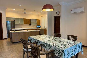 Bungalow with Private Pool @ Taman Duta