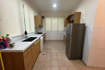 Bungalow with Private Pool @ Taman Duta