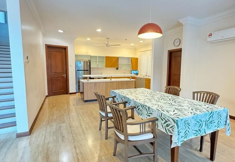 Bungalow with Private Pool @ Taman Duta