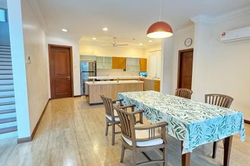 Bungalow with Private Pool @ Taman Duta