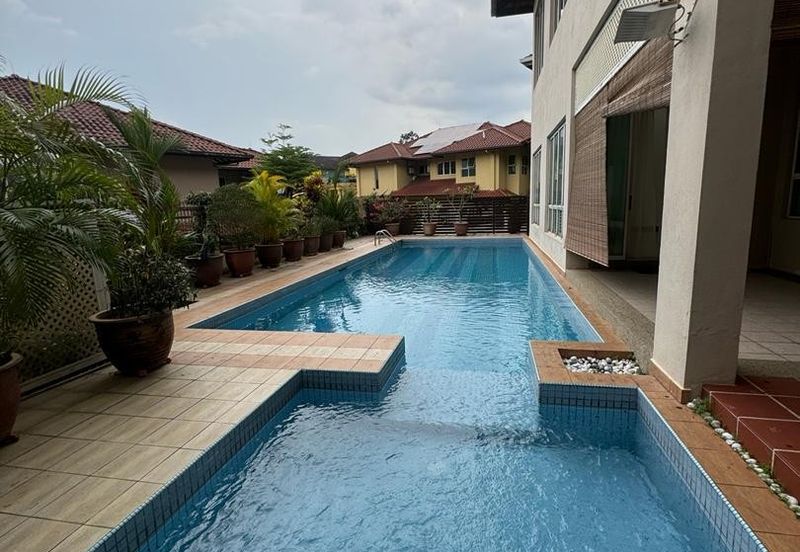 Bungalow with Private Pool @ Taman Duta