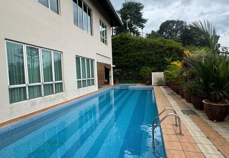 Bungalow with Private Pool @ Taman Duta