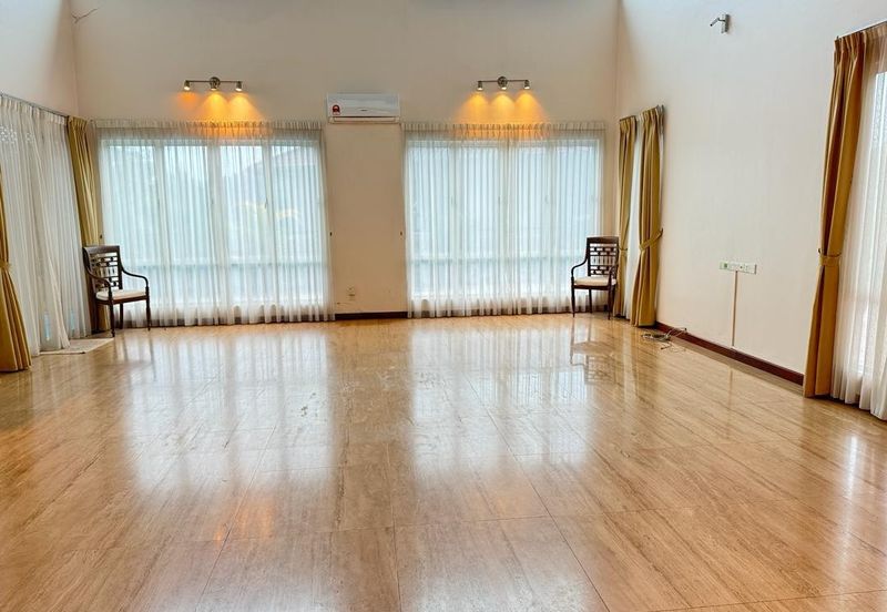 Bungalow with Private Pool @ Taman Duta