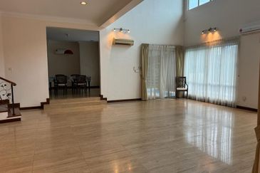 Bungalow with Private Pool @ Taman Duta