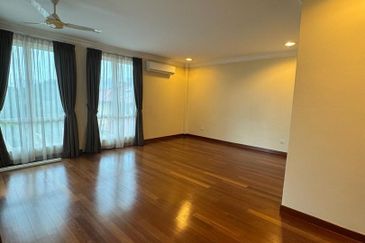 Bungalow with Private Pool @ Taman Duta