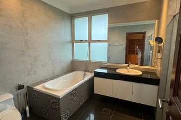 Bungalow with Private Pool @ Taman Duta