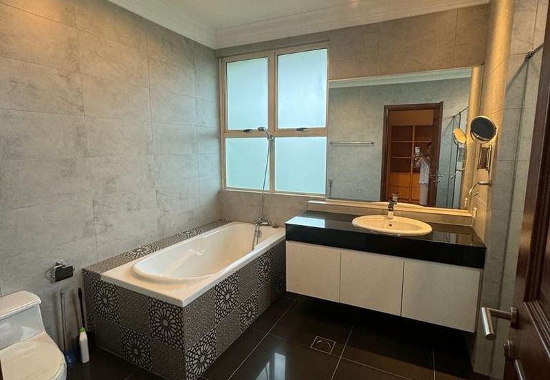 Bungalow with Private Pool @ Taman Duta