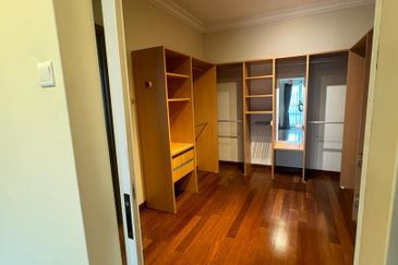 Bungalow with Private Pool @ Taman Duta