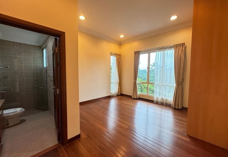 Bungalow with Private Pool @ Taman Duta