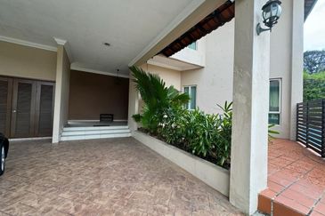 Bungalow with Private Pool @ Taman Duta