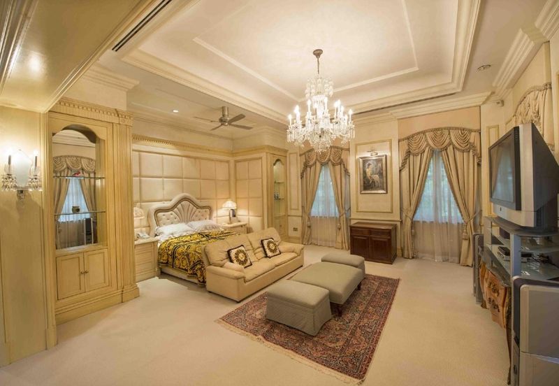 2.5s Italian Style Bungalow @ Taman Duta