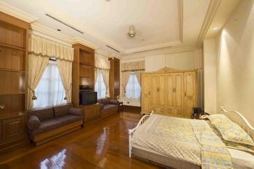 2.5s Italian Style Bungalow @ Taman Duta