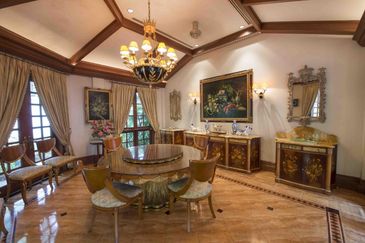 2.5s Italian Style Bungalow @ Taman Duta