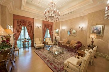 2.5s Italian Style Bungalow @ Taman Duta