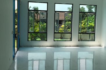 Bungalow with Private Pool @ Taman Duta