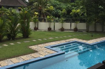 Bungalow with Private Pool @ Taman Duta
