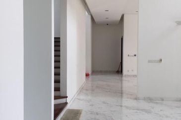 Bungalow with Private Pool @ Taman Duta