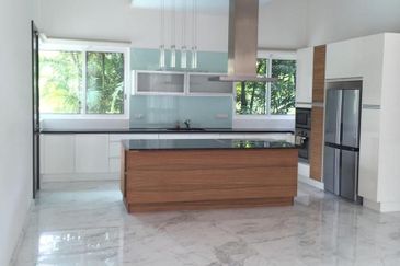 Bungalow with Private Pool @ Taman Duta