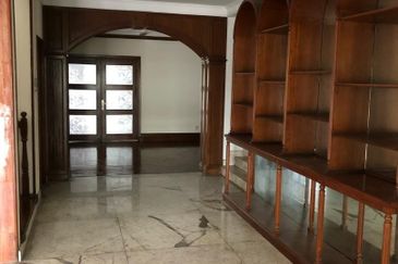 Bungalow with Private Pool @ Taman Duta