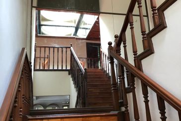 Bungalow with Private Pool @ Taman Duta