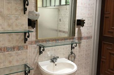 Bungalow with Private Pool @ Taman Duta