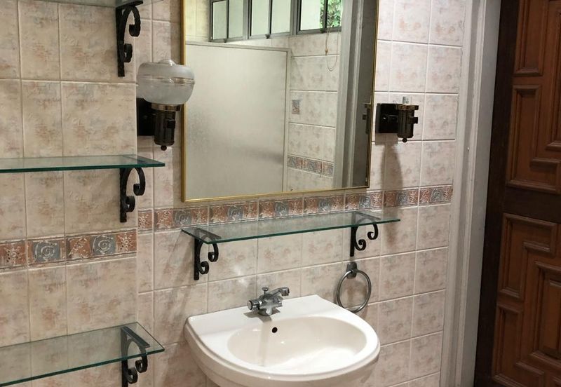 Bungalow with Private Pool @ Taman Duta