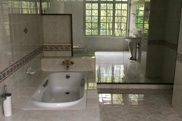 Bungalow with Private Pool @ Taman Duta