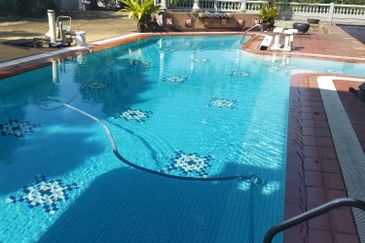 Bungalow with Private Pool @ Taman Duta