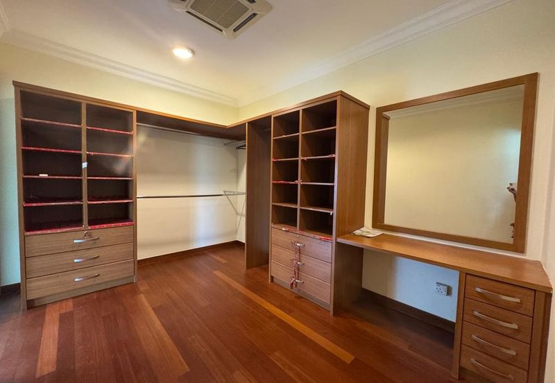 Luxurious Taman Duta Retreat