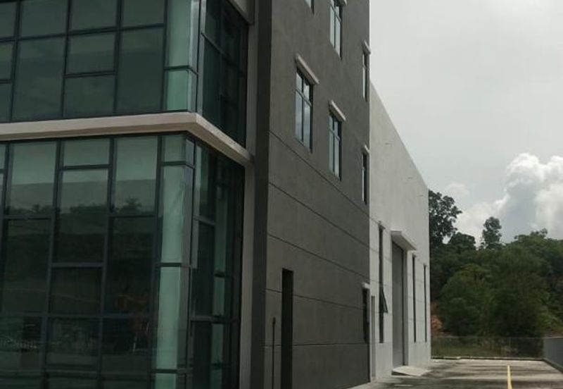 Premium Industrial Space - Strategic Rawang Exit Location