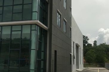 Premium Industrial Space - Strategic Rawang Exit Location