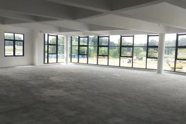 Premium Industrial Space - Strategic Rawang Exit Location