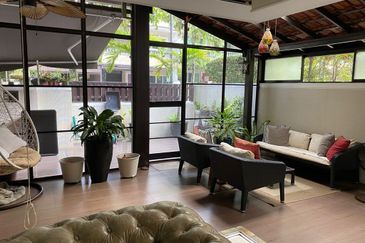 Stunning Corner Lot Semi-D in Duta Tropika 