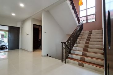 Elegant 2½-Storey Freehold Bungalow - Taman Sejati Hill Villa